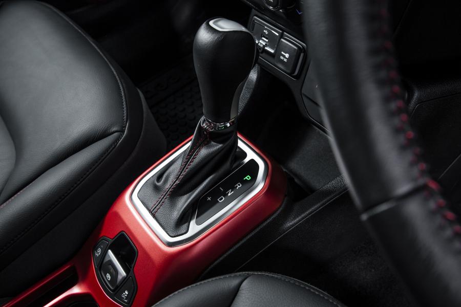 Детали интерьера Jeep Renegade Trailhawk (BU) 2018 года  (UK) (фото 14 из 36)